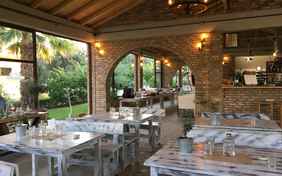 Herzstück der Farm ist die Taverne...